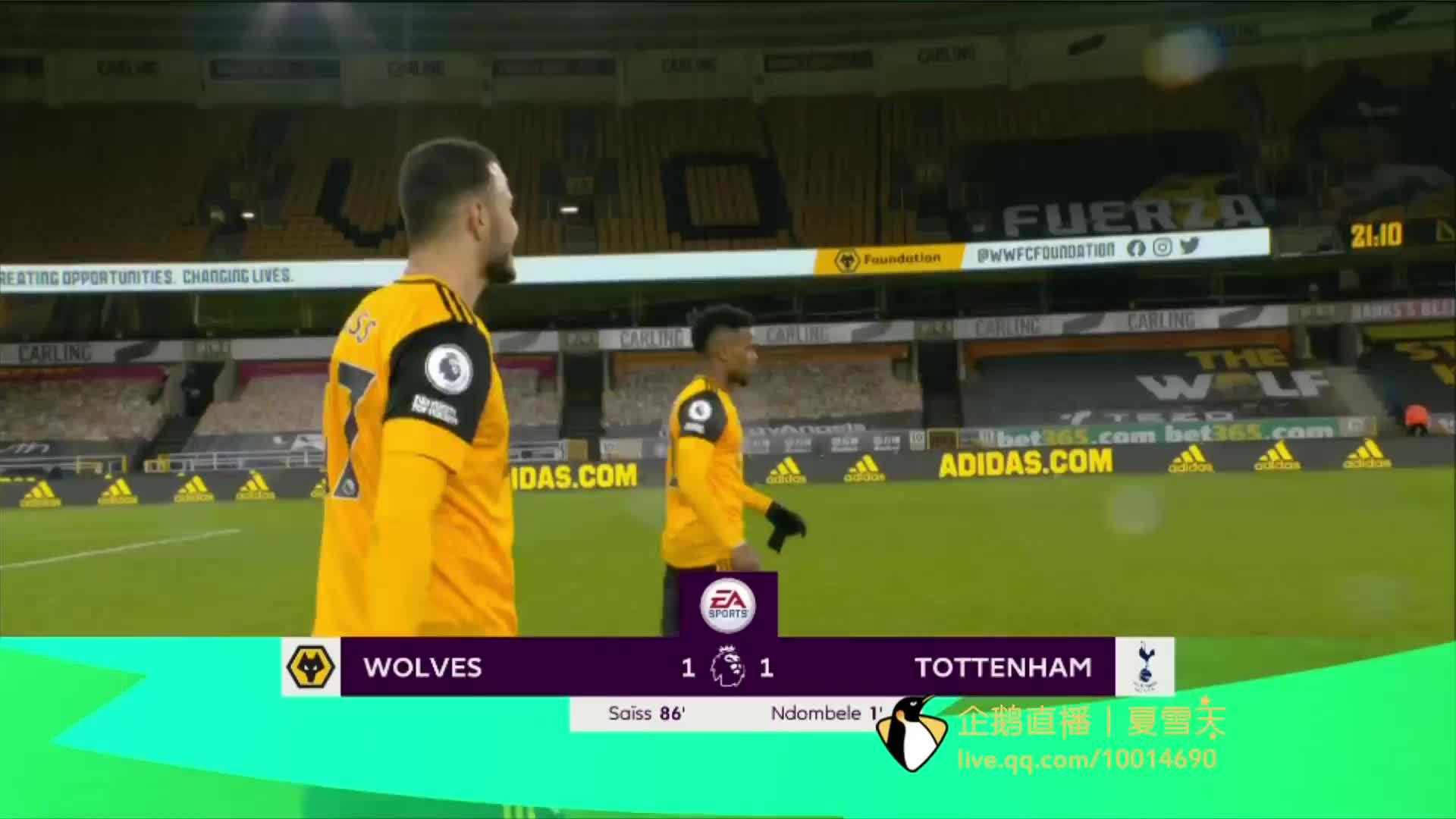 博主：浙江队远征球迷在飞机上遇到赵博，他没有佩戴护具.