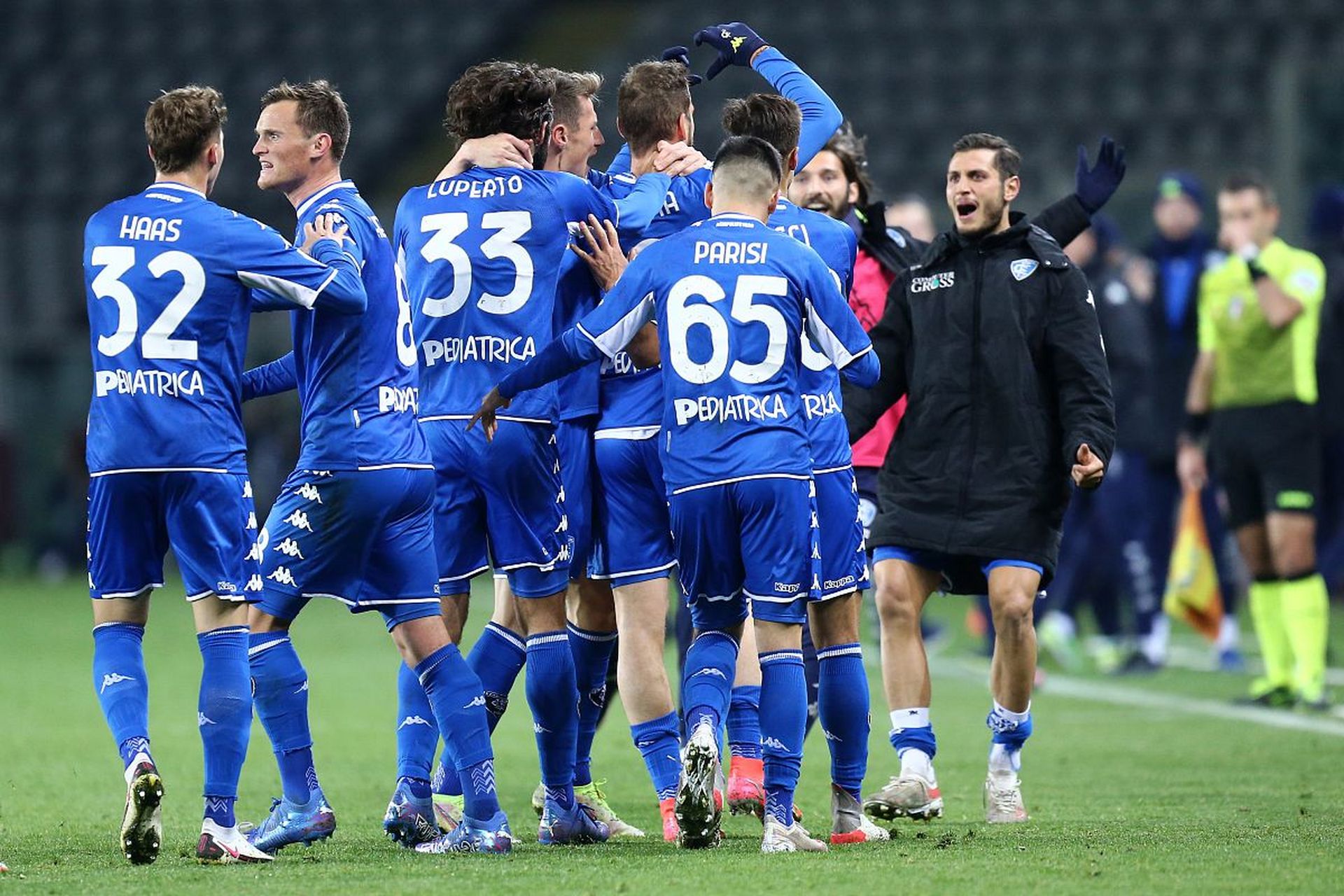 今足坛备受 今足坛备受