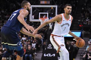 外媒SCORE90统计了欧洲四大联赛在夏季转会窗的收支情况…