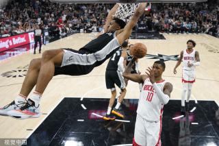 周最佳有毒？杰伦-格林13中4打不动任何人 末节被雪藏3分钟.