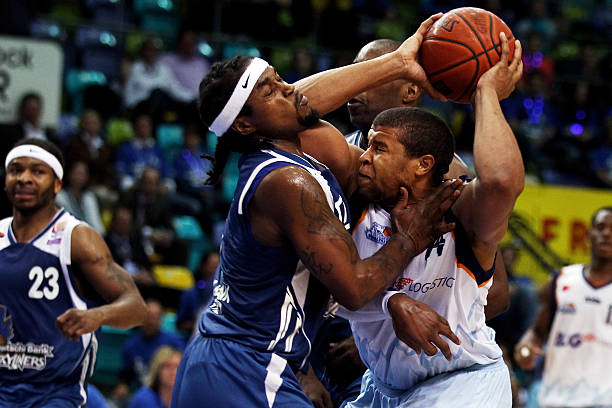 10中8轰20+10！胡金秋燃尽自己无愧男篮定海神针 入最佳阵容无悬念