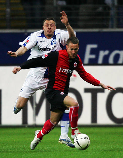 可能遭停赛👀姆巴佩对马竞赛后冲看台手抓下体摇晃.